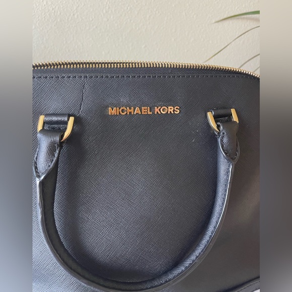 MICHAEL KORS BLACK SHOULDER BAG - Picture 2 of 12